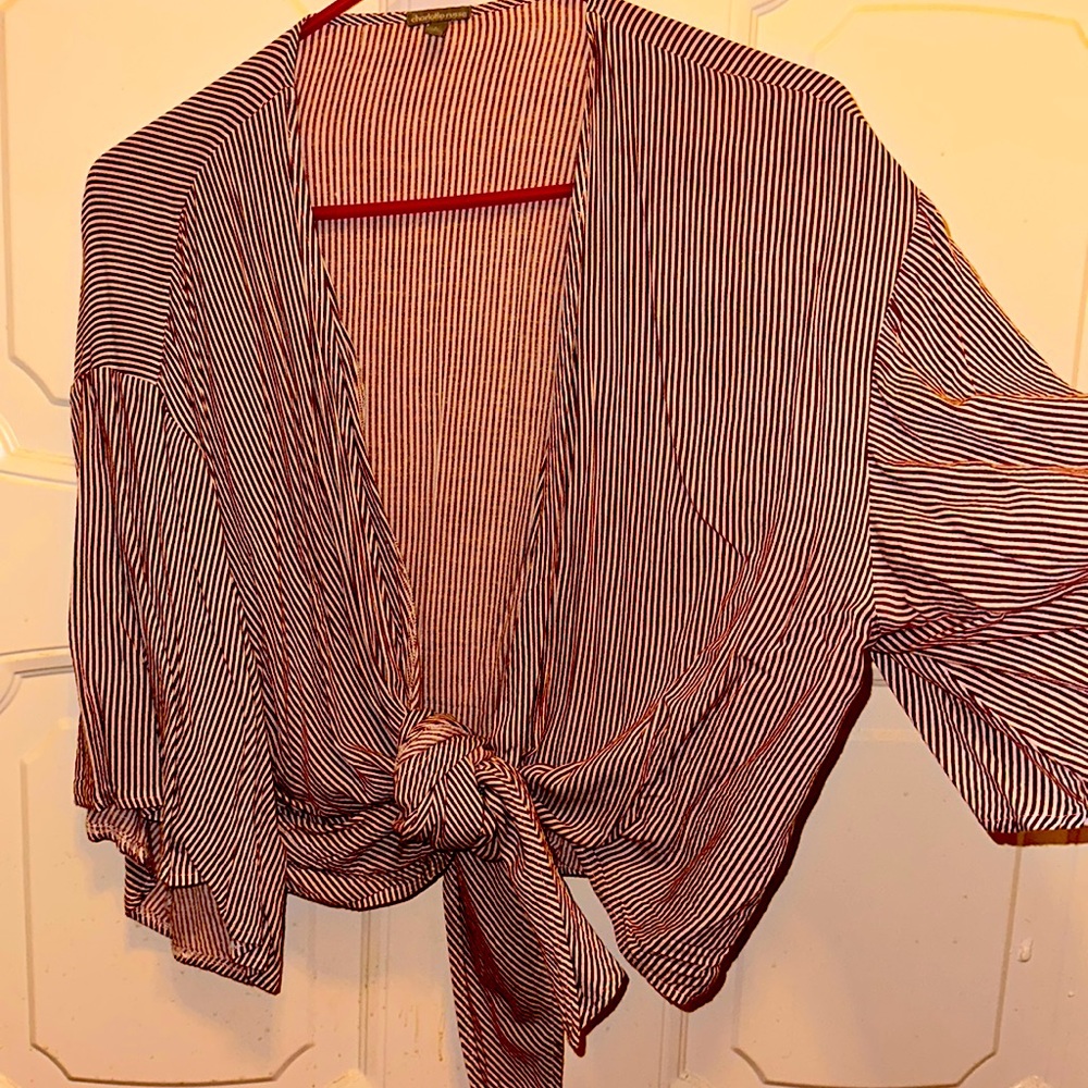 Burgundy/white striped crop top with tie in the middle. Short sleeves